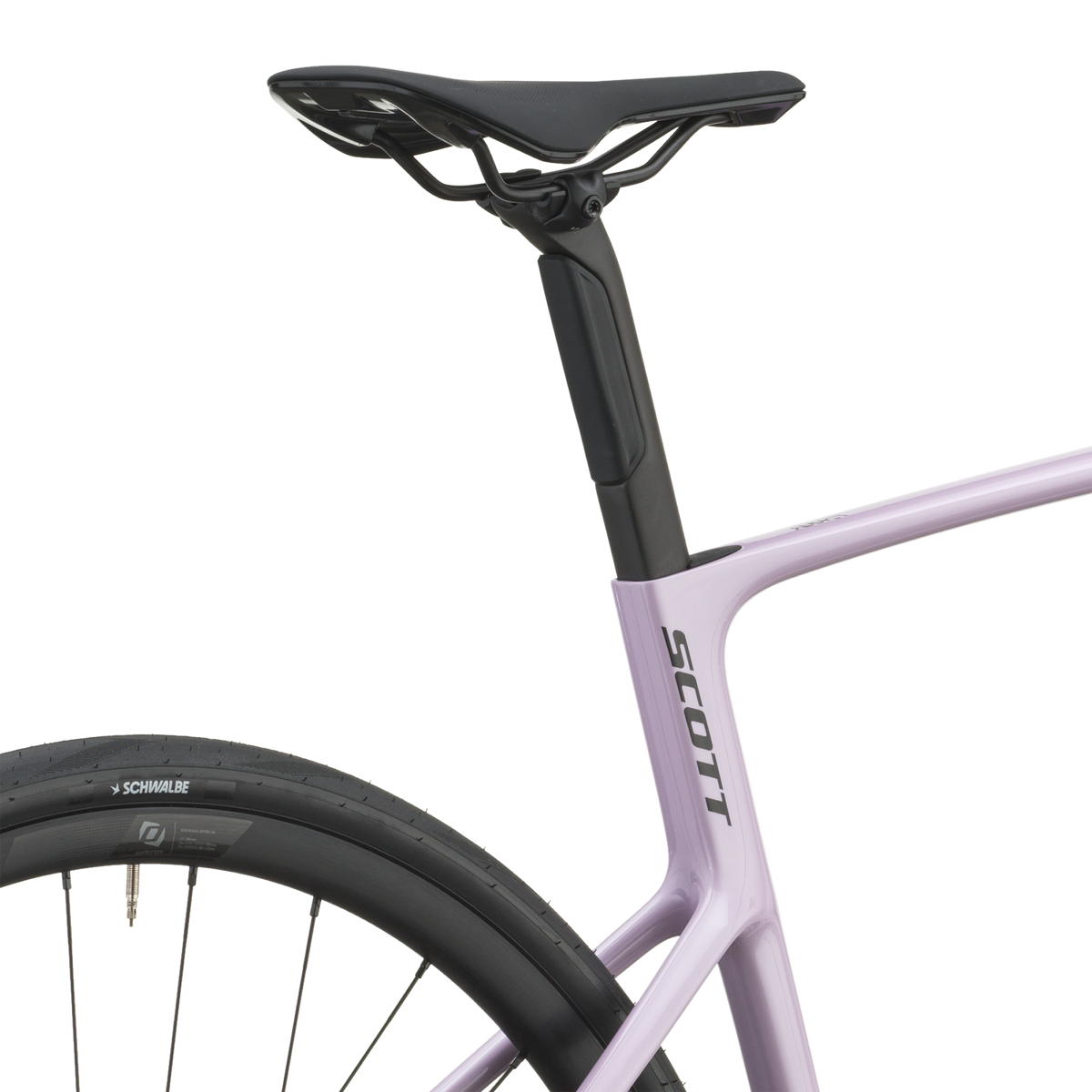 Saddle and seatpost of the mallow pink Scott Addict 50 above the dropped seat stays.