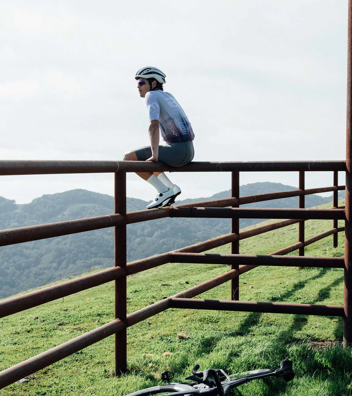 Cyclist resting with QUOC M3 Sport Road Shoes visible, highlighting their stylish design and outdoor cycling appeal.
