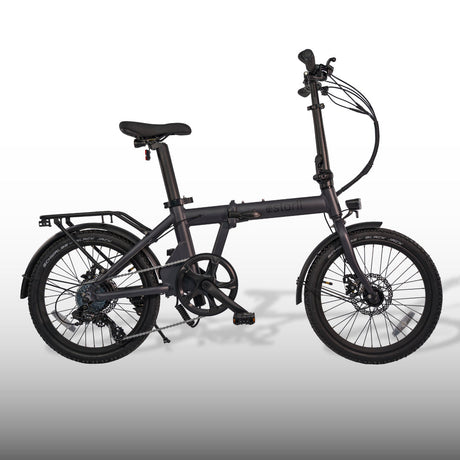 Matte black estarli E20.7 Comfort Hybrid E-Bike with disc brakes and rear rack, built for comfort and performance in urban settings.