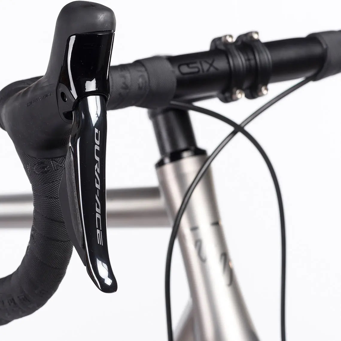 Handlebar and brake lever of Enigma Evoke bike