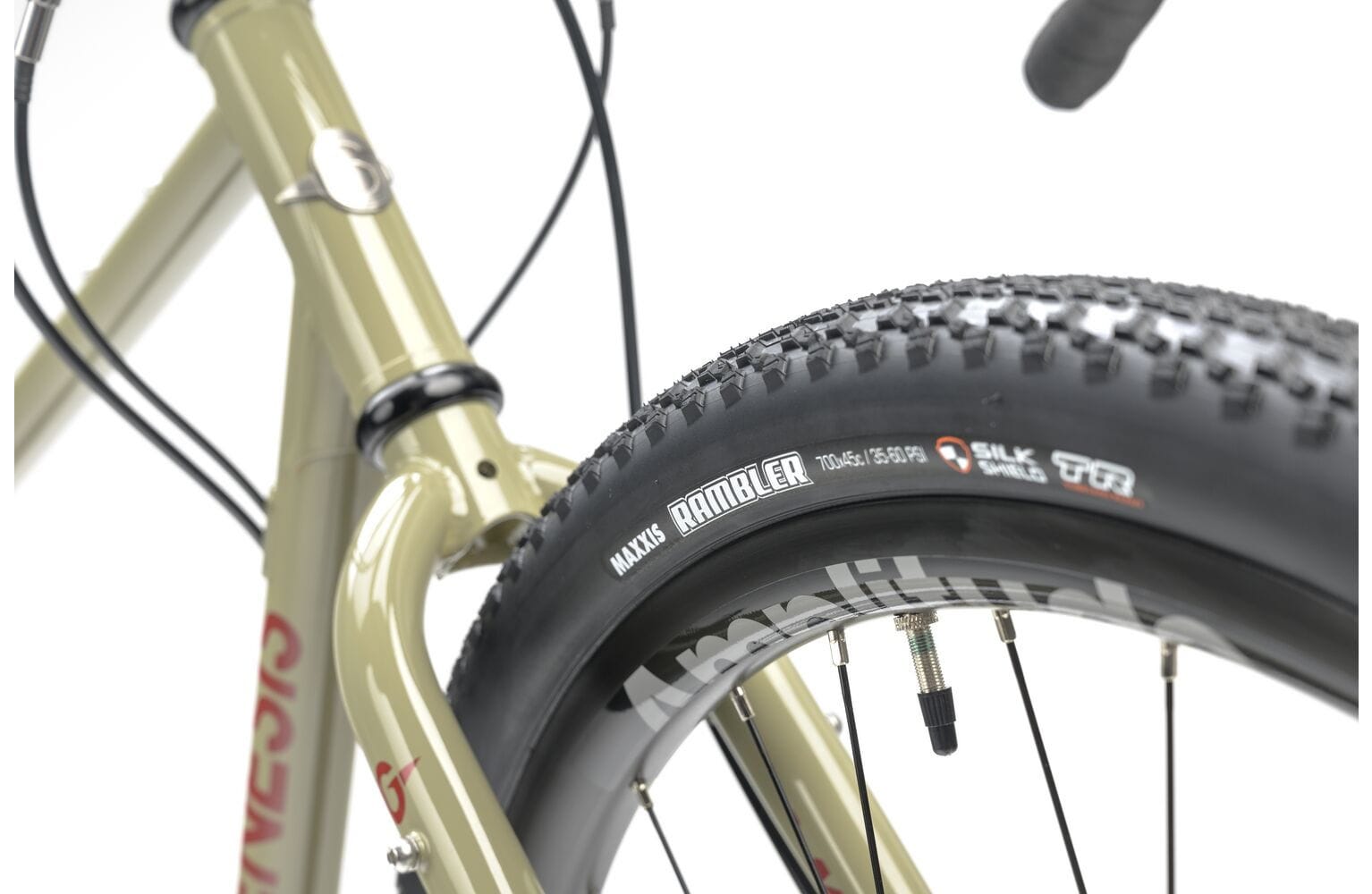 Detail of Maxxis Rambler tire on the 2025 Genesis Croix De Fer 30 Gravel Bike, built for grip and performance on gravel surfaces.