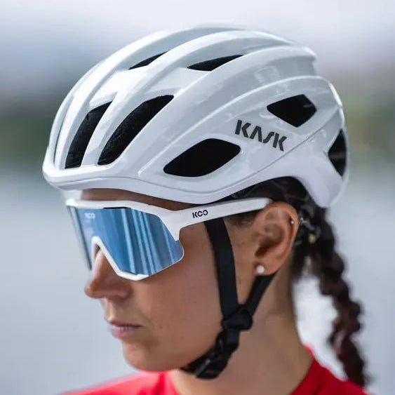 Cyclist in a red jersey wearing a white Kask Mojito3 road helmet