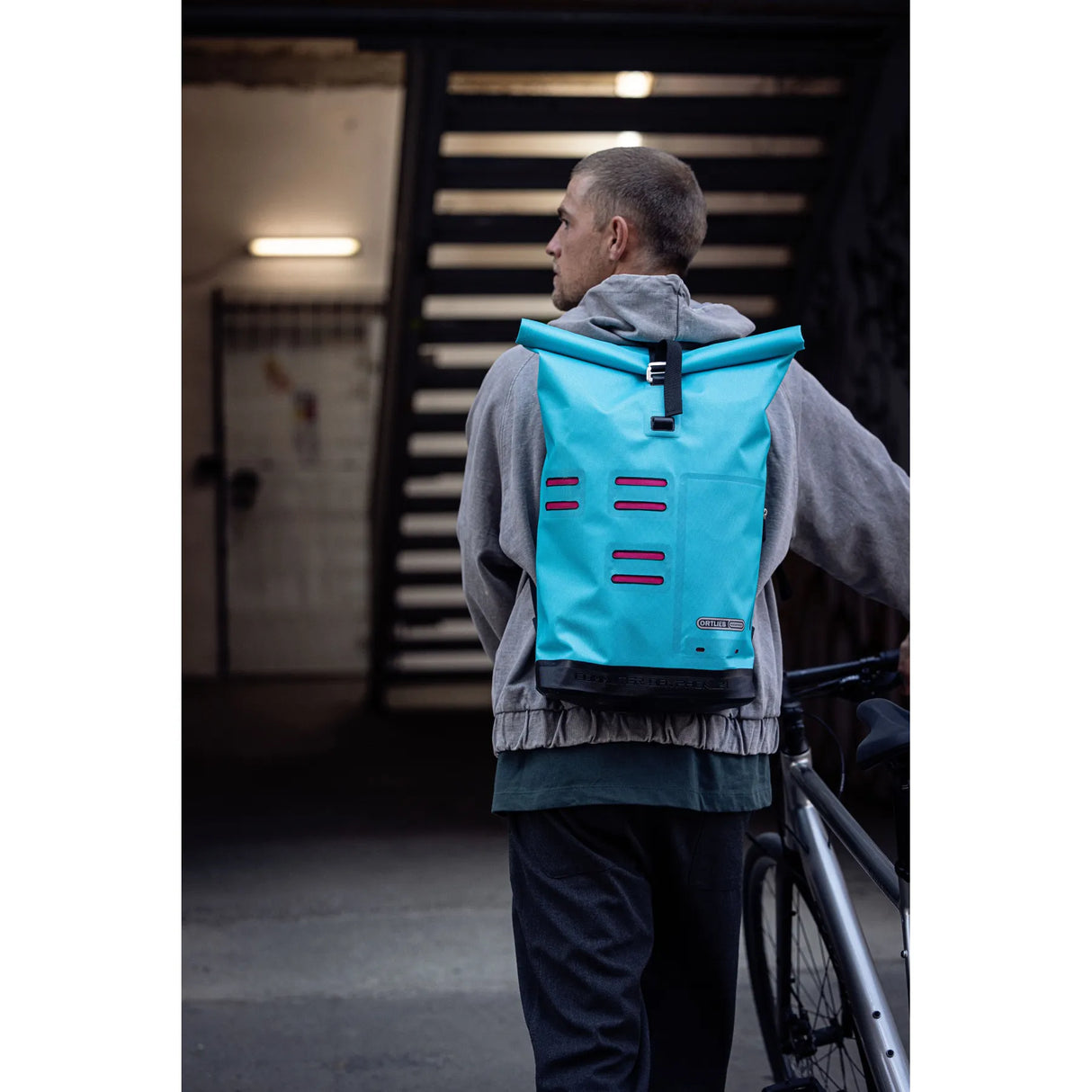 Ortlieb Commuter Daypack 21L - Cyber Blue / Cyber Pink