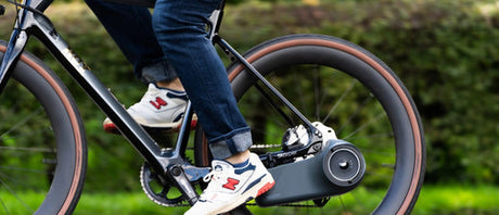 Cyclist using Skarper's click-on e-bike conversion kit on a traditional bicycle.