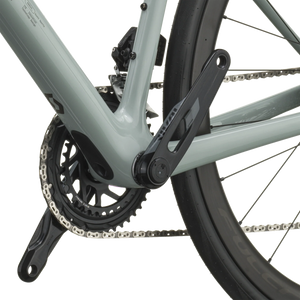 SRAM Rival AXS chainset with integrated power meter on the iron grey Scott Addict 25.