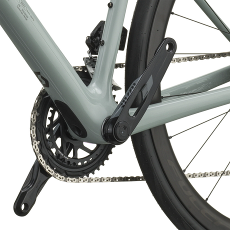 SRAM Rival AXS chainset with integrated power meter on the iron grey Scott Addict 25.