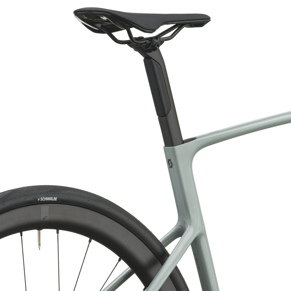 Saddle and seatpost of the iron grey Scott Addict 25 above the dropped seat stays.