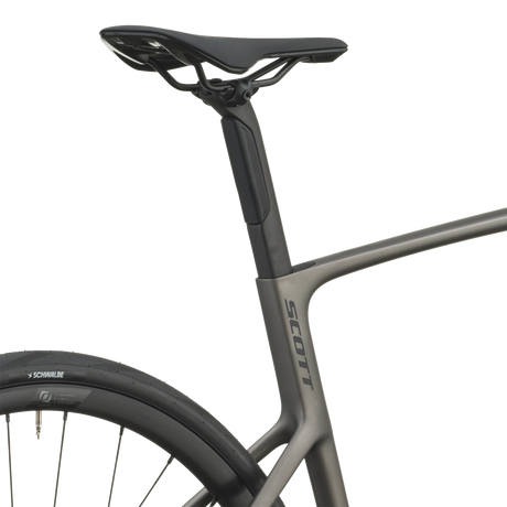 Saddle and seatpost of the tungsten grey Scott Addict 50 above the dropped seat stays.