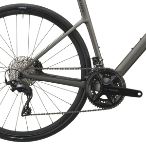 Shimano 105 rear derailleur and cassette on the tungsten grey Scott Addict 50, with Syncros RP2.0 wheel.
