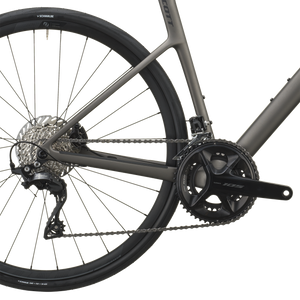 Shimano 105 rear derailleur and cassette on the tungsten grey Scott Addict 50, with Syncros RP2.0 wheel.