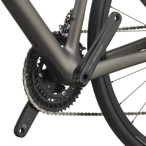 Shimano 105 chainset and bottom bracket on the tungsten grey Scott Addict 50.