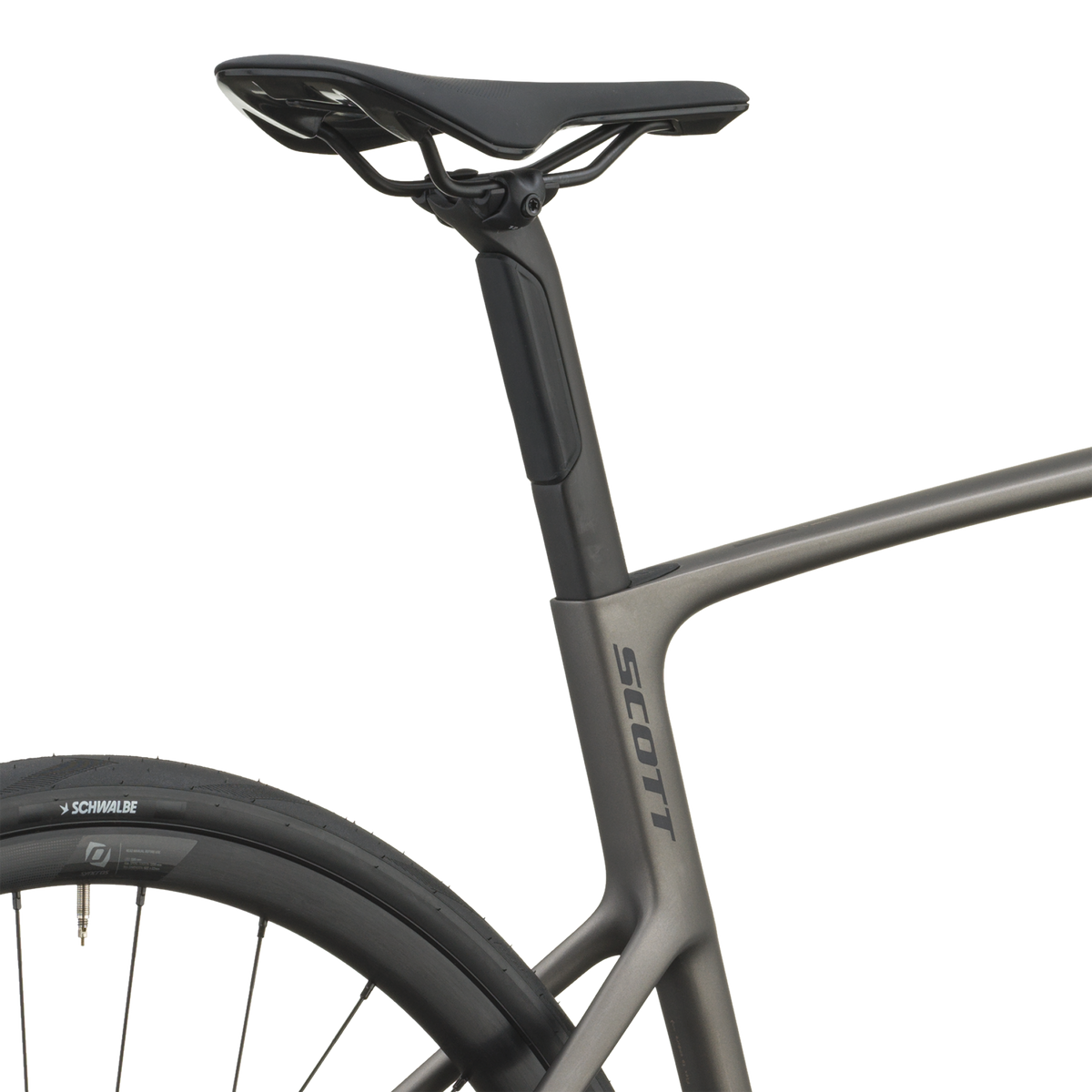 Saddle and seatpost of the tungsten grey Scott Addict 50 above the dropped seat stays.