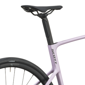 Saddle and seatpost of the mallow pink Scott Addict 50 above the dropped seat stays.