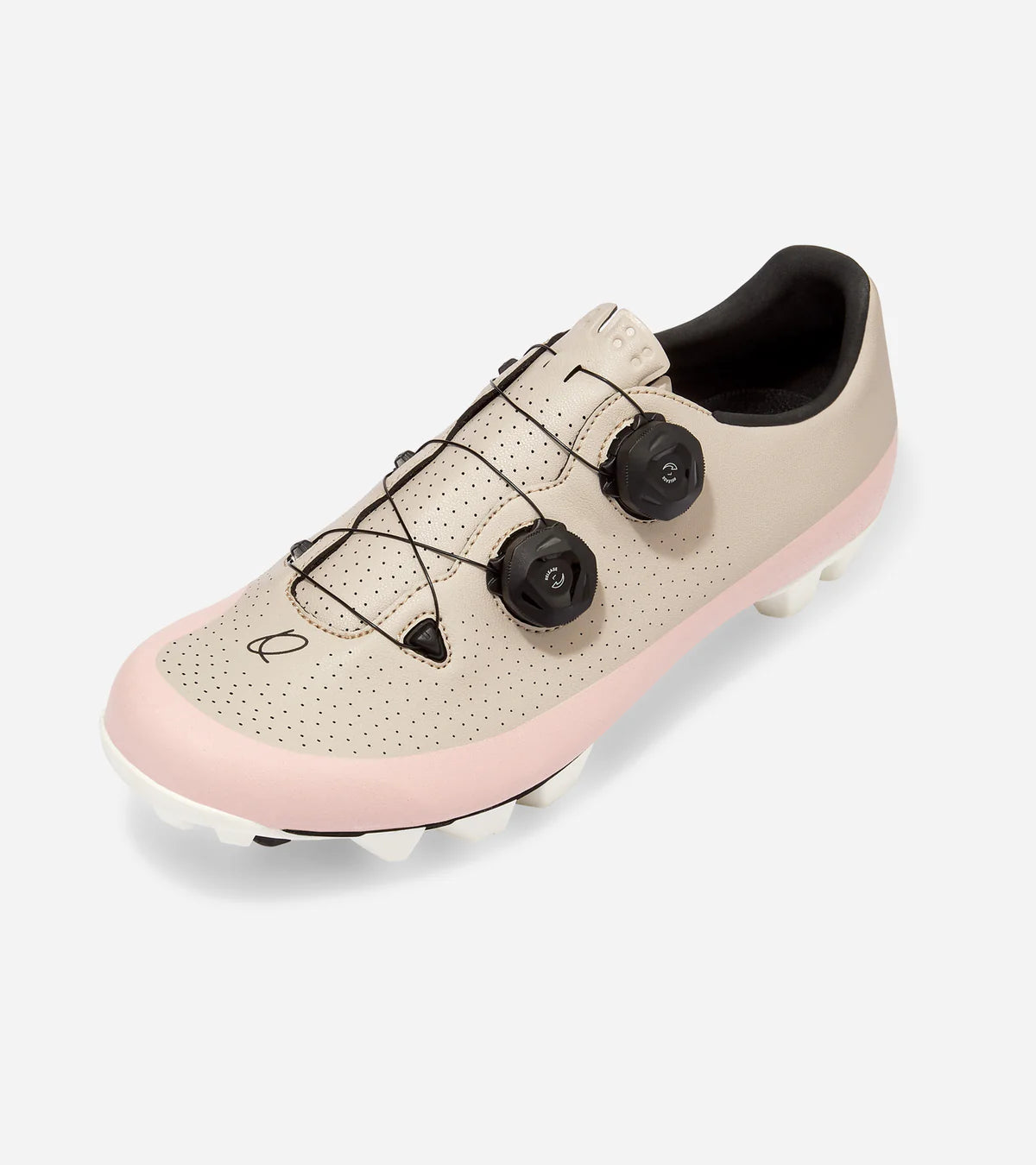 Angled view of QUOC Gran Tourer XC Off-Road Shoe in sand and pink, highlighting carbon-reinforced sole and performance-focused design.