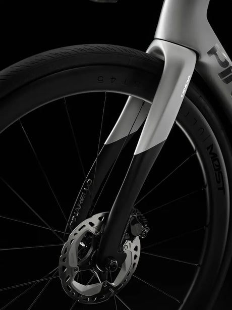 Pinarello X7 bike front fork and disc brake