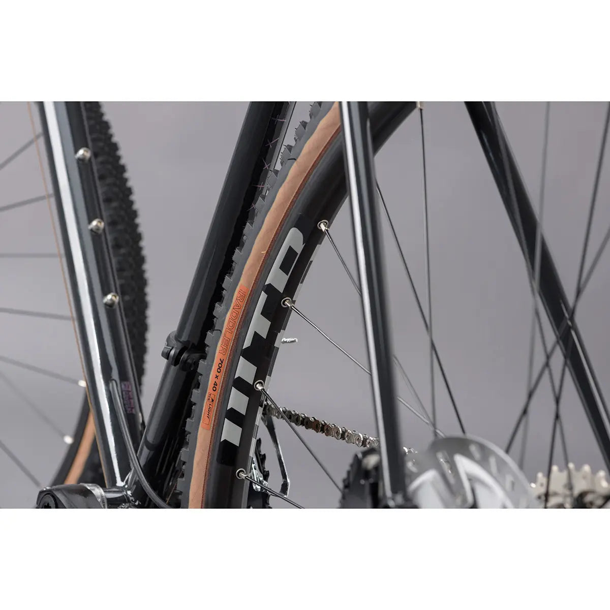 Genesis Croix De Fer 50 rear wheel and tire