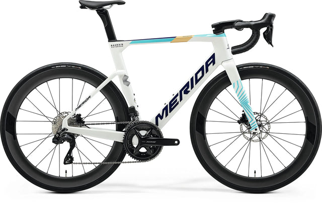 Merida Reacto 6000 Road Bike in white with aerodynamic frame, Shimano 105 Di2 groupset, and deep-section carbon wheels for high-speed performance.