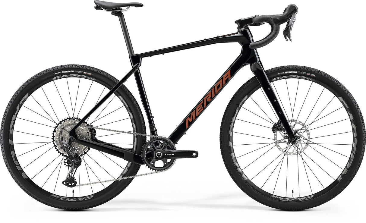 Merida Silex 7000 Gravel Bike with Shimano GRX 12-speed groupset and Easton EA70 AX wheels, designed for confident off-road handling and all-road versatility.