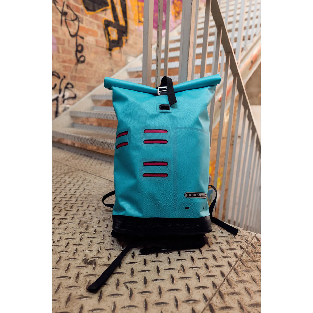 Ortlieb Commuter Daypack 21L - Cyber Blue / Cyber Pink
