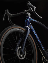 Onda fork and front disc brake on the Lapland Sky Pinarello Grevil F5, with the handlebar above.