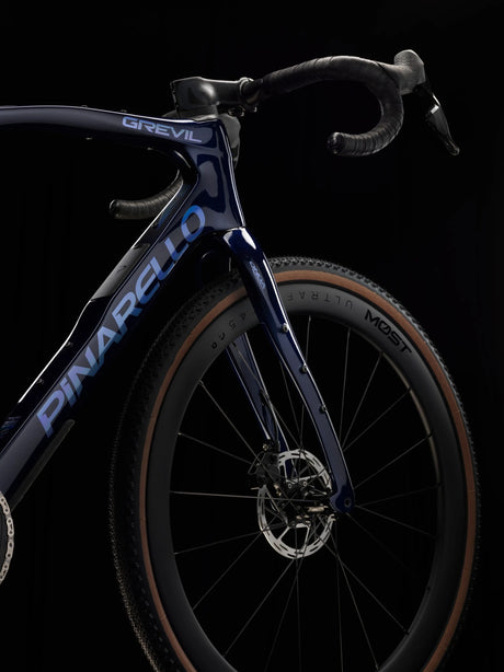 Front end of the Lapland Sky Pinarello Grevil F5 with the Onda fork, head tube and front wheel.