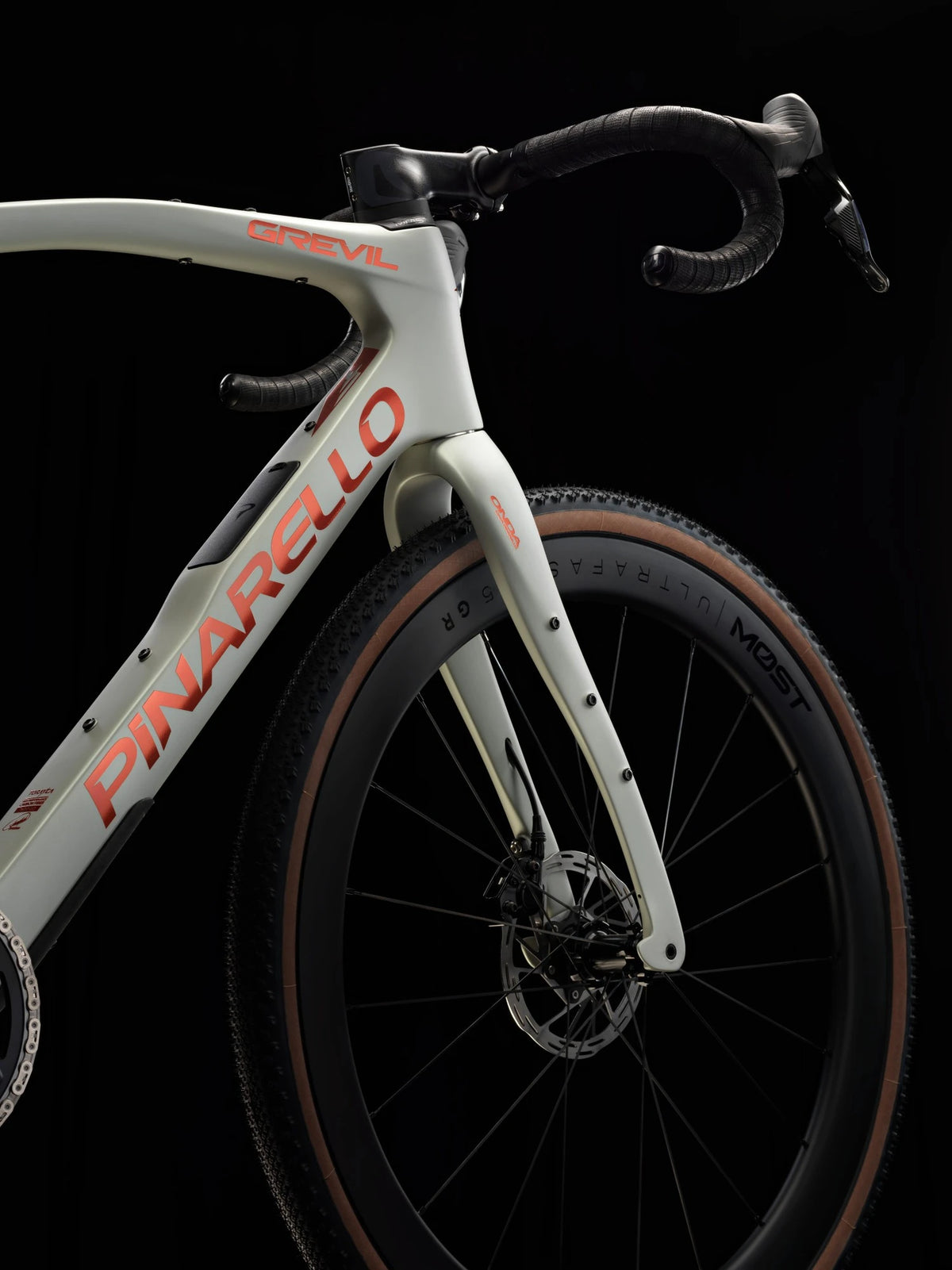 Front end of the Moab Amber Pinarello Grevil F7 with the Onda fork, head tube and front wheel.