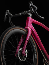 Onda fork and front disc brake on the Lunar Bloom Pinarello Grevil F9, with the handlebar above.