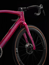 Front end of the Lunar Bloom Pinarello Grevil F9 with the Onda fork, head tube and DT Swiss front wheel.