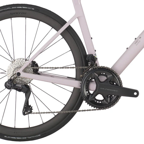 Detailed view of the Scott Addict RC 20 Road Bike drivetrain, featuring Shimano Ultegra crankset, rear derailleur, and high-performance chain.