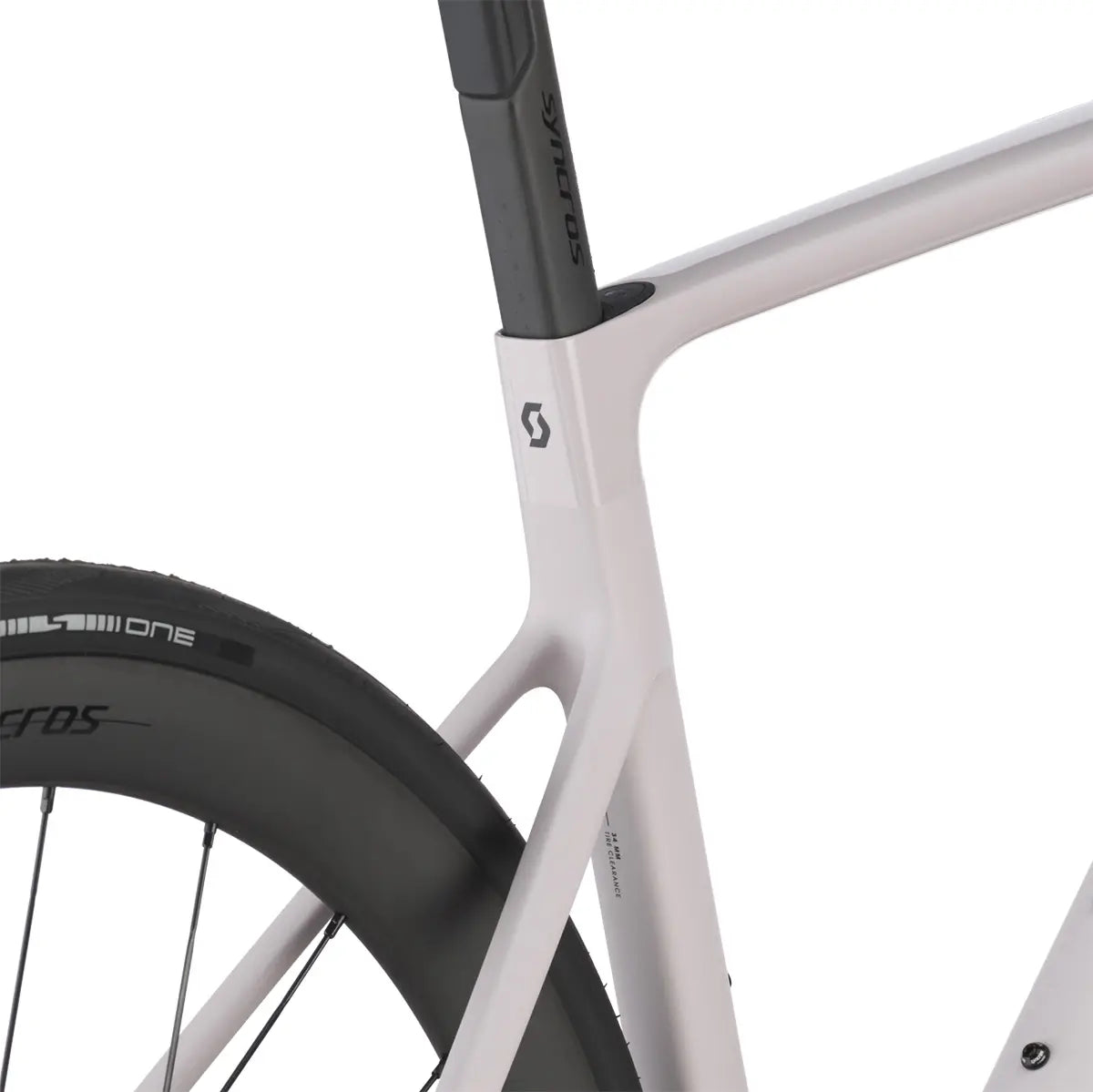 Close-up of the Scott Addict RC 20 Road Bike seat tube and rear triangle, emphasizing the carbon frame's aerodynamic shaping.